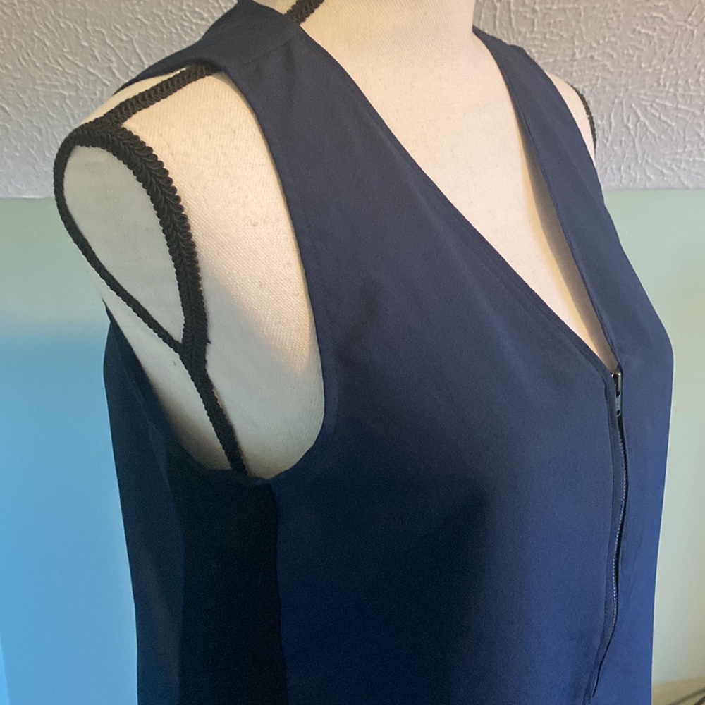 Peyton Jensen (Evereve) Multi Media V-neck Zip-front Sleeveless Top - Picture 4 of 9
